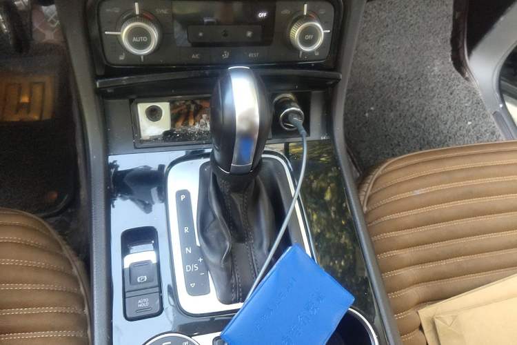 Used Volkswagen Touareg 2016 3.0 TSI Ignis Edition Gear Lever
