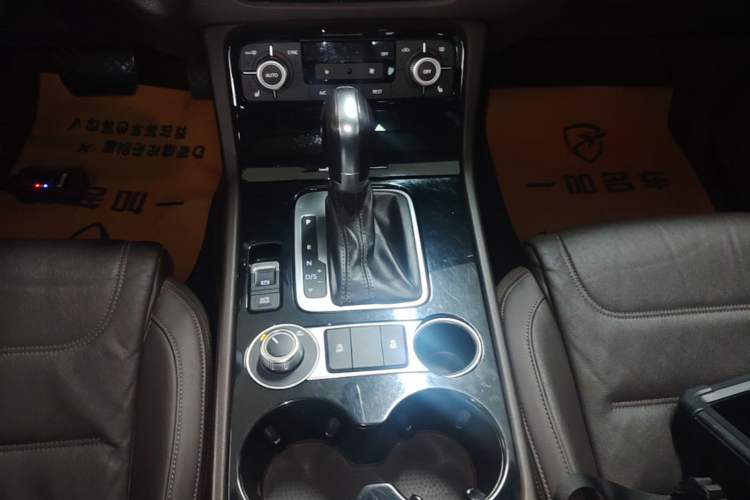 Used Volkswagen Touareg 2016 3.0 TSI Ignis Edition Gear Lever