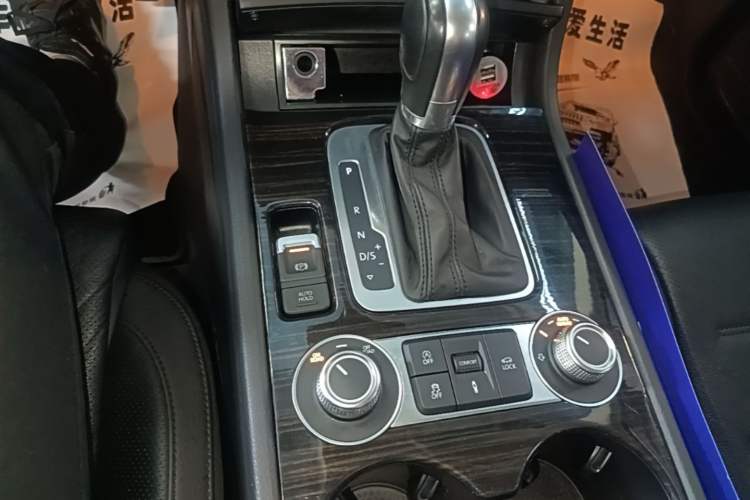 Used Volkswagen Touareg 2016 3.0 TSI High-End Version Gear Lever