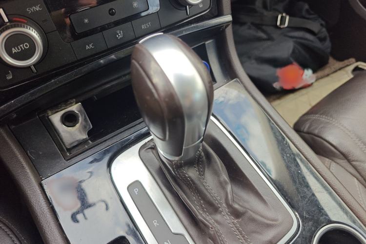 Used Volkswagen Touareg 2016 3.0 TSI Ignis Edition Gear Lever