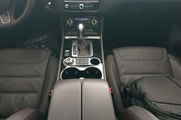 Used Volkswagen Touareg 2016 3.0 TSI Ignis Edition Gear Lever