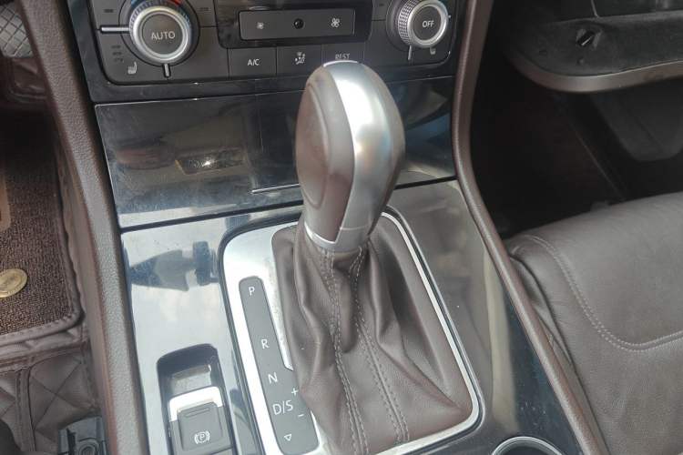 Used Volkswagen Touareg 2016 3.0 TSI Ignis Edition Gear Lever