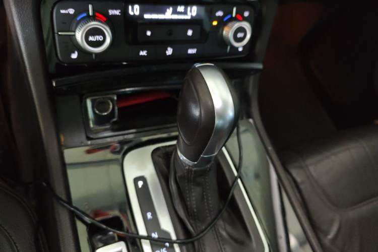 Used Volkswagen Touareg 2016 3.0 TSI Standard Version Gear Lever