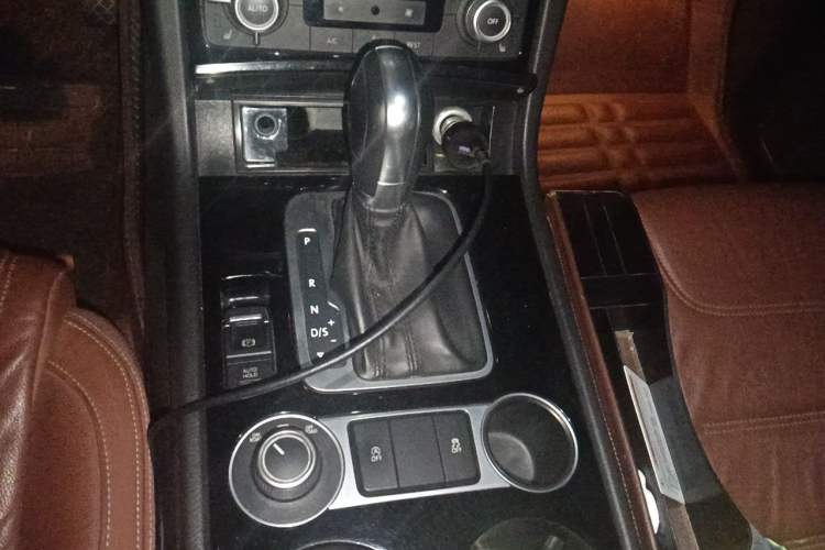 Used Volkswagen Touareg 2016 3.0 TSI Ignis Edition Gear Lever