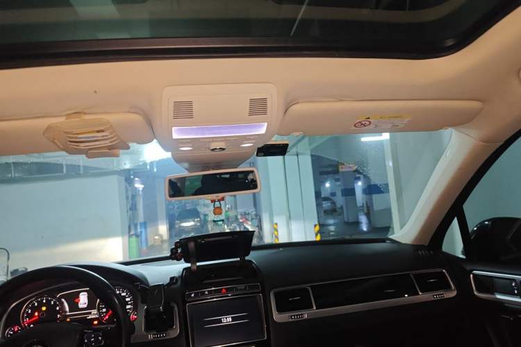 Used Volkswagen Touareg 2016 3.0 TSI High-End Version Headliner