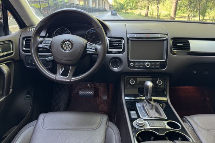 Used Volkswagen Touareg 2016 3.0 TSI Ignis Edition Interior 1