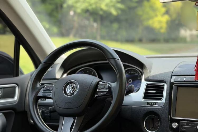 Used Volkswagen Touareg 2016 3.0 TSI High-End Version Interior 1