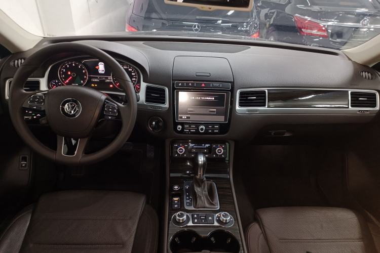 Used Volkswagen Touareg 2016 3.0 TSI High-End Version Interior 2