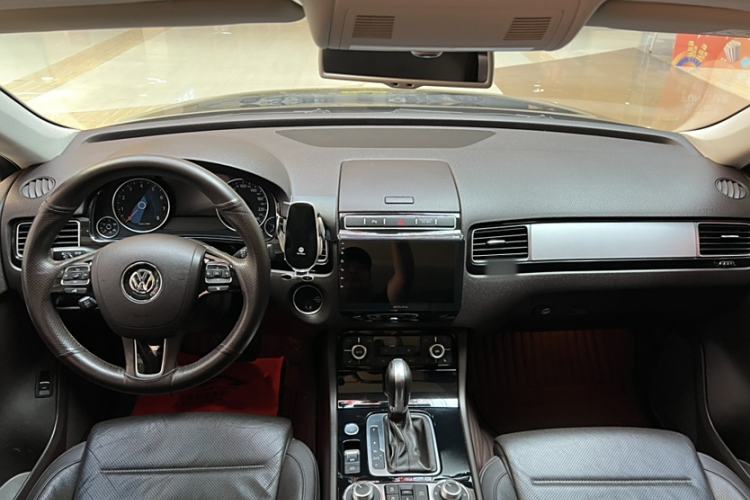 Used Volkswagen Touareg 2016 3.0 TSI Ignis Edition Interior 2