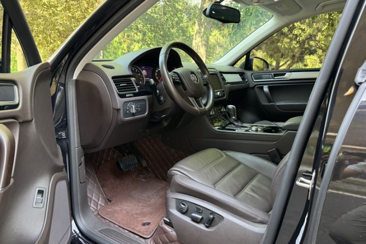 Used Volkswagen Touareg 2016 3.0 TSI Ignis Edition Interior 3