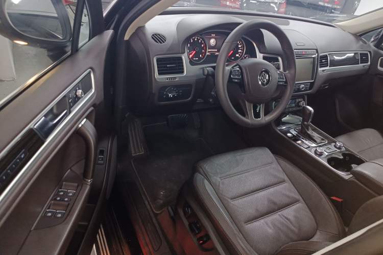 Used Volkswagen Touareg 2016 3.0 TSI High-End Version Interior 3