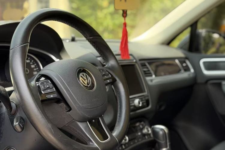 Used Volkswagen Touareg 2016 3.0 TSI High-End Version Interior 3