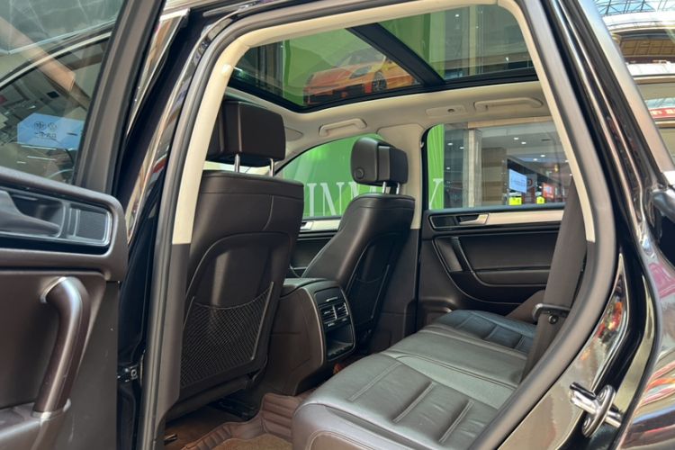 Used Volkswagen Touareg 2016 3.0 TSI Ignis Edition Interior 3