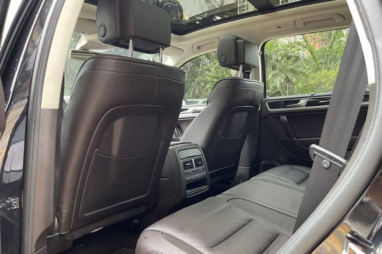 Used Volkswagen Touareg 2016 3.0 TSI High-End Version Interior 4