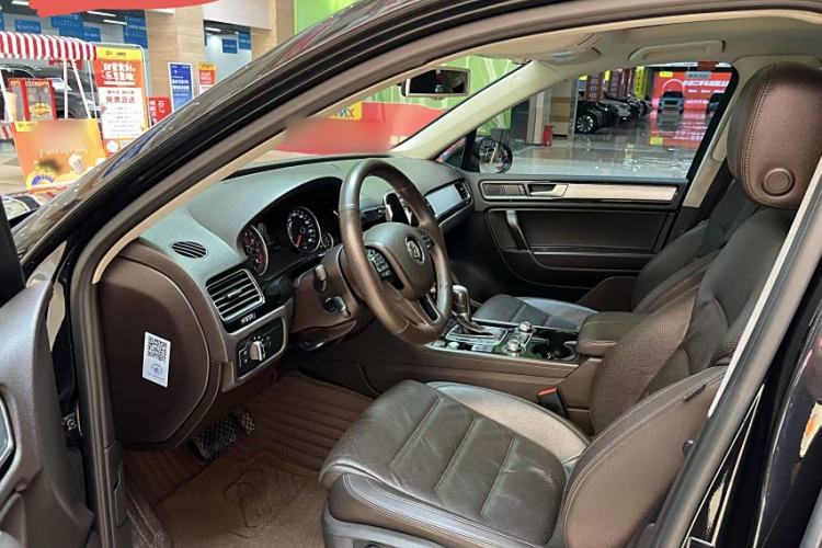 Used Volkswagen Touareg 2016 3.0 TSI Ignis Edition Interior 4