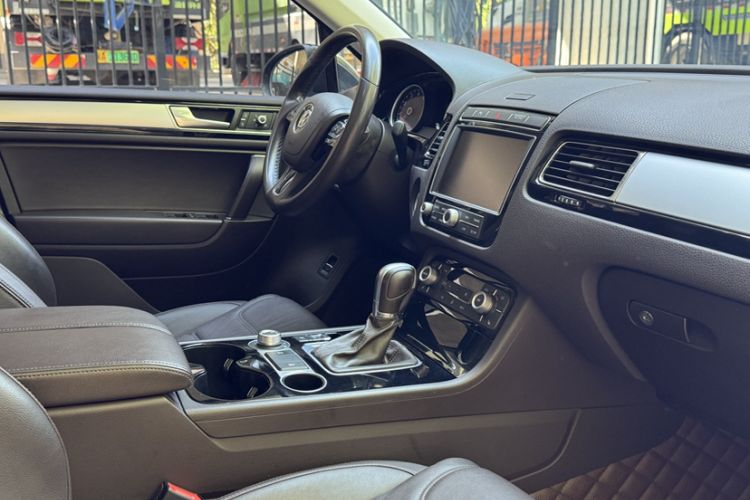 Used Volkswagen Touareg 2016 3.0 TSI Ignis Edition Interior 6