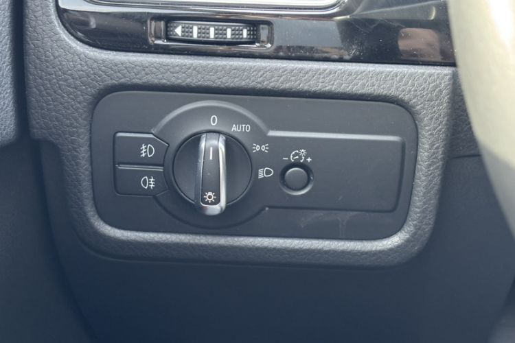 Used Volkswagen Touareg 2016 3.0 TSI Standard Version Interior 6