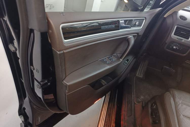 Used Volkswagen Touareg 2016 3.0 TSI High-End Version Interior 7