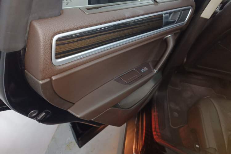 Used Volkswagen Touareg 2016 3.0 TSI High-End Version Interior 8