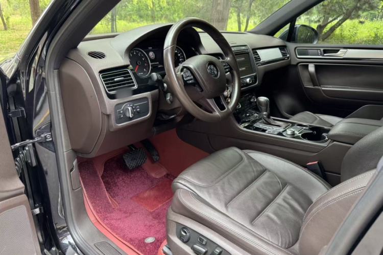 Used Volkswagen Touareg 2016 3.0 TSI Standard Version Interior 8