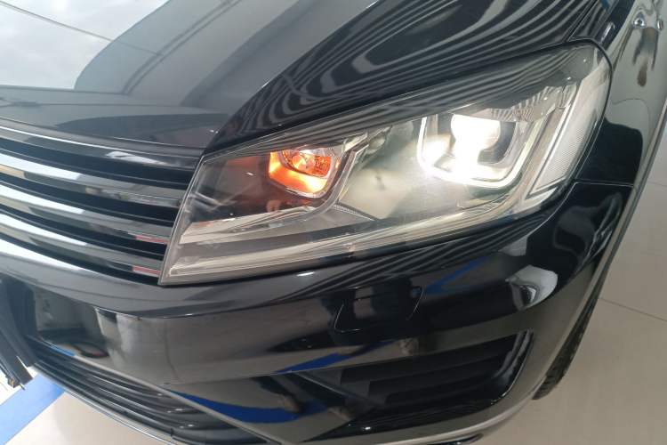 Used Volkswagen Touareg 2016 3.0 TSI Ignis Edition Left Front Headlight