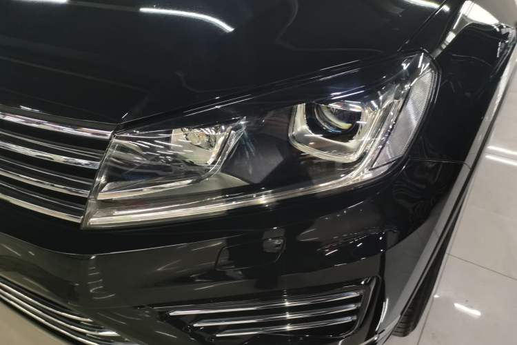 Used Volkswagen Touareg 2016 3.0 TSI High-End Version Left Front Headlight
