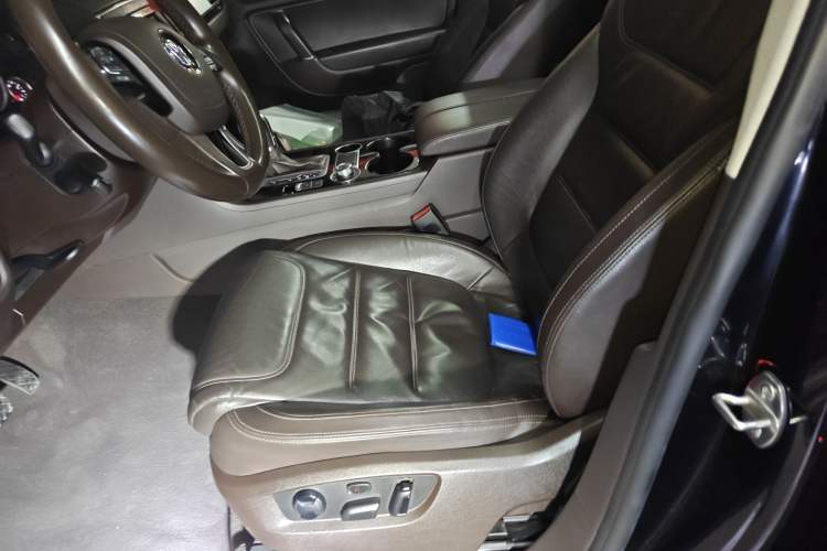 Used Volkswagen Touareg 2016 3.0 TSI Standard Version Left Front Seat
