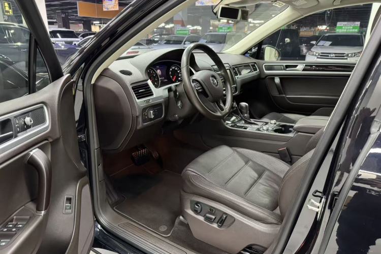 Used Volkswagen Touareg 2016 3.0 TSI High-End Version Left Front Seat