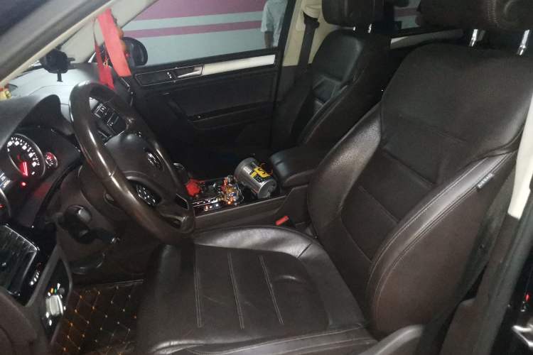 Used Volkswagen Touareg 2016 3.0 TSI Standard Version Left Front Seat