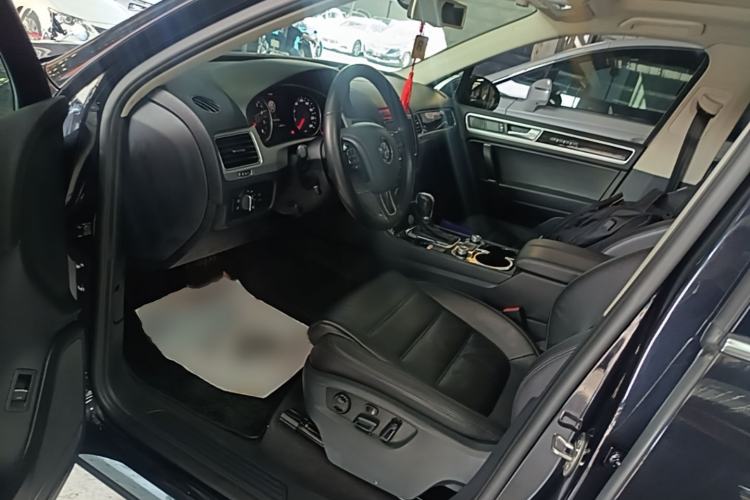 Used Volkswagen Touareg 2016 3.0 TSI High-End Version Left Front Seat