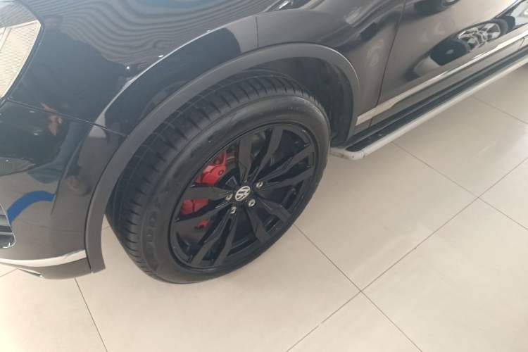 Used Volkswagen Touareg 2016 3.0 TSI Ignis Edition Left Front Wheel Hub