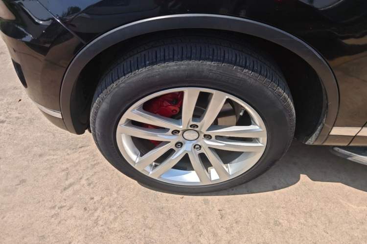 Used Volkswagen Touareg 2016 3.0 TSI Ignis Edition Left Front Wheel Hub