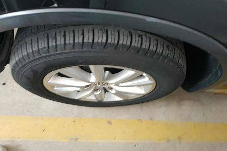 Used Volkswagen Touareg 2016 3.0 TSI Ignis Edition Left Front Wheel Hub