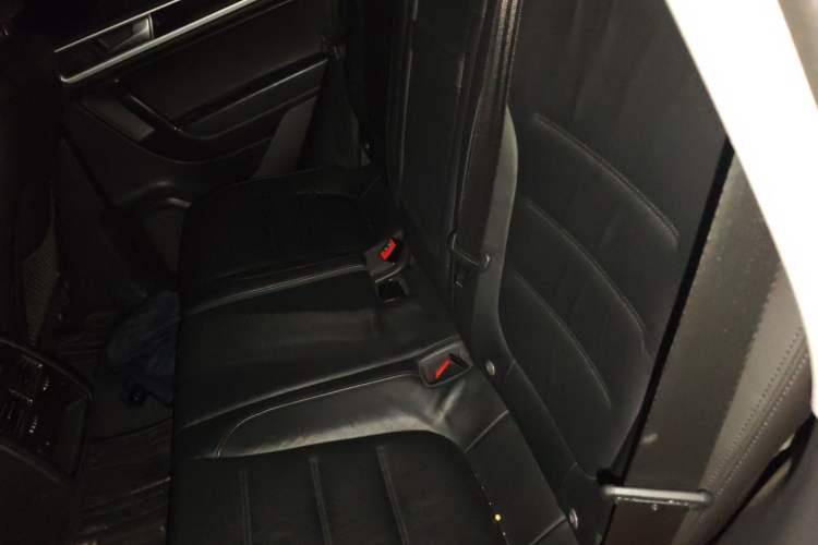 Used Volkswagen Touareg 2016 3.0 TSI High-End Version Left Rear Seat
