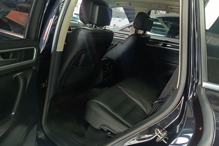 Used Volkswagen Touareg 2016 3.0 TSI High-End Version Left Rear Seat