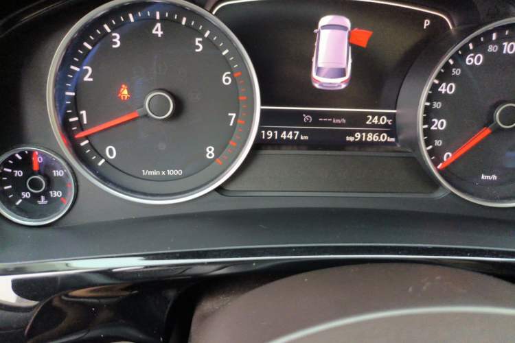 Used Volkswagen Touareg 2016 3.0 TSI Ignis Edition Odometer Close Up