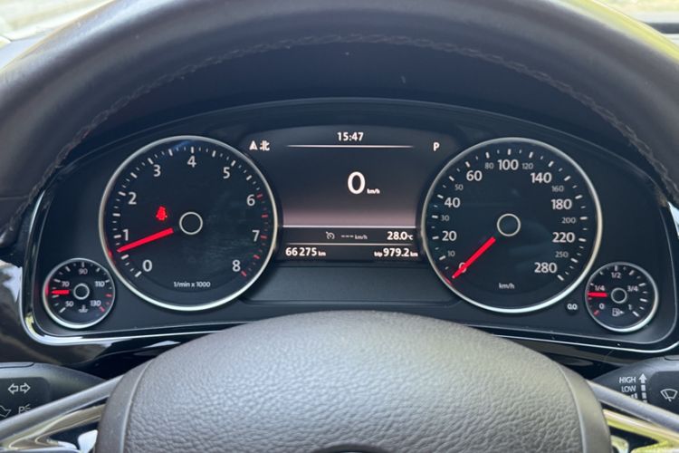Used Volkswagen Touareg 2016 3.0 TSI Ignis Edition Odometer Close Up