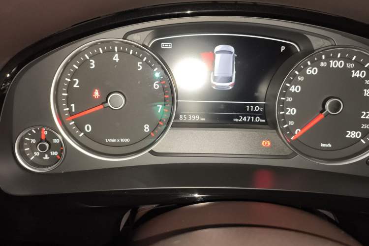 Used Volkswagen Touareg 2016 3.0 TSI Ignis Edition Odometer Close Up