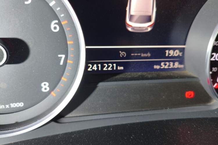 Used Volkswagen Touareg 2016 3.0 TSI Ignis Edition Odometer Close Up