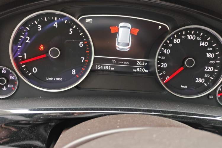 Used Volkswagen Touareg 2016 3.0 TSI Standard Version Odometer Close Up