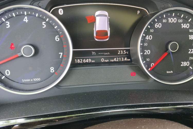 Used Volkswagen Touareg 2016 3.0 TSI Ignis Edition Odometer Close Up