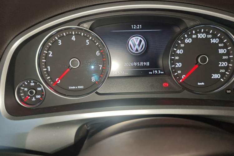 Used Volkswagen Touareg 2016 3.0 TSI Standard Version Odometer Close Up