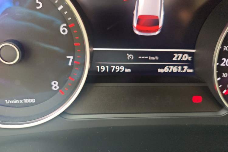 Used Volkswagen Touareg 2016 3.0 TSI Ignis Edition Odometer Close Up