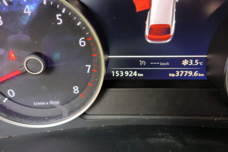 Used Volkswagen Touareg 2016 3.0 TSI Ignis Edition Odometer Close Up