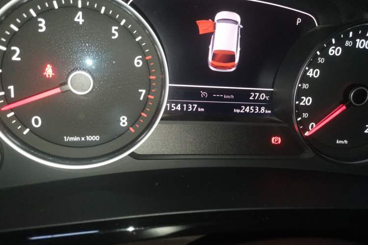 Used Volkswagen Touareg 2016 3.0 TSI Standard Version Odometer Close Up