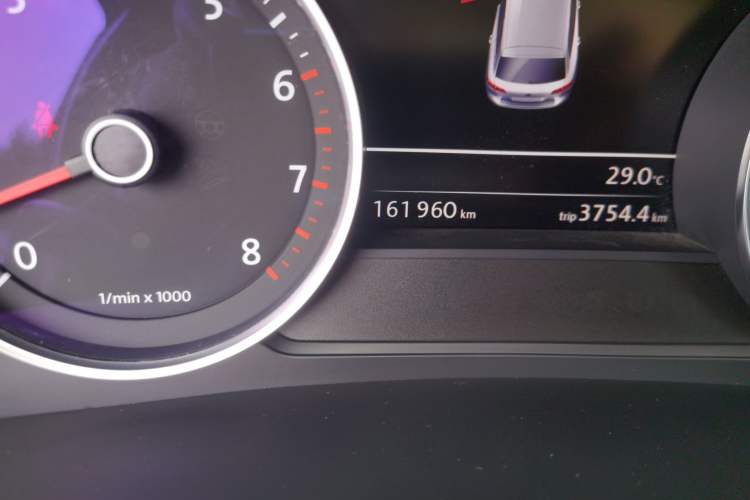 Used Volkswagen Touareg 2016 3.0 TSI Ignis Edition Odometer Close Up