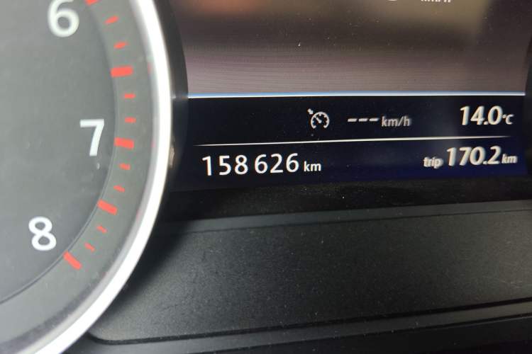 Used Volkswagen Touareg 2016 3.0 TSI Ignis Edition Odometer Close Up