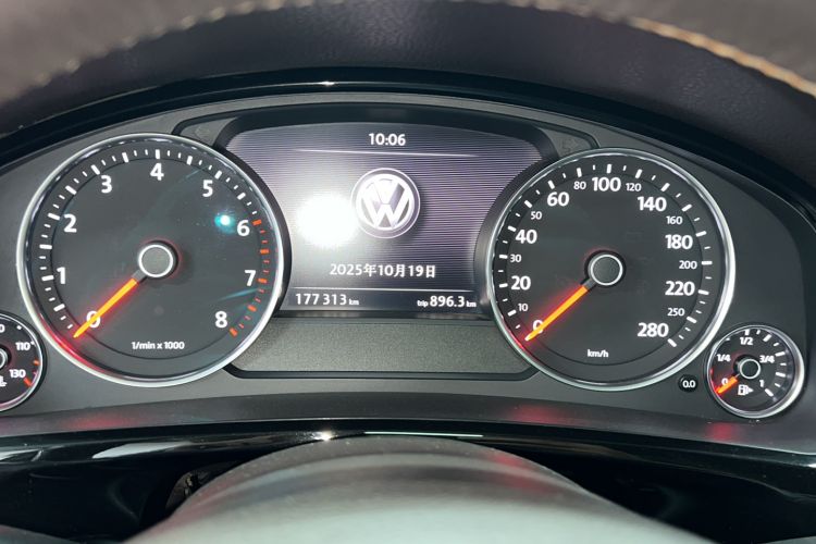 Used Volkswagen Touareg 2016 3.0 TSI Ignis Edition Odometer Close Up