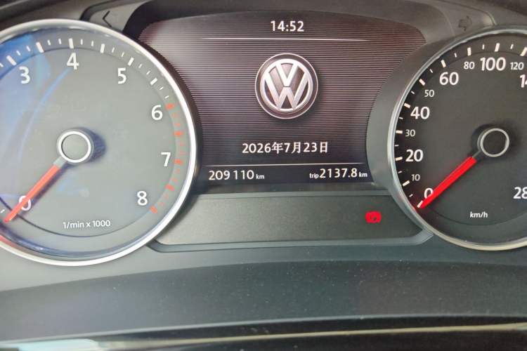 Used Volkswagen Touareg 2016 3.0 TSI Ignis Edition Odometer Close Up