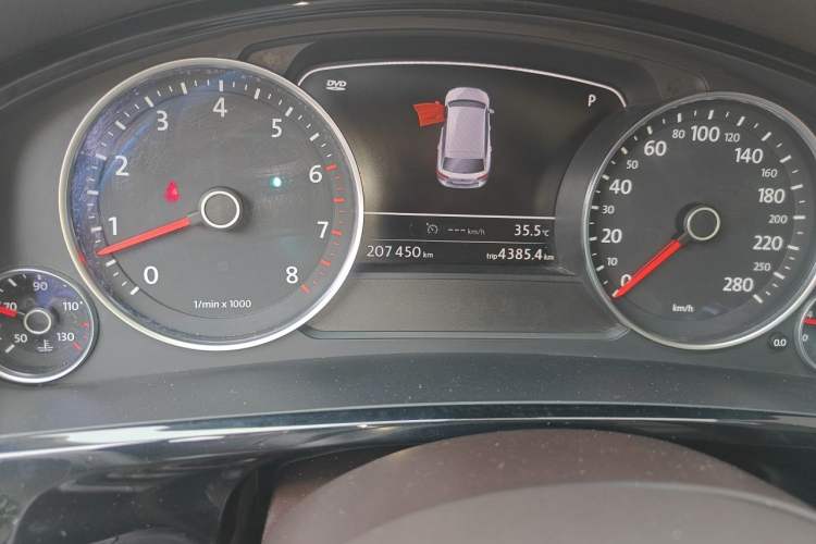 Used Volkswagen Touareg 2016 3.0 TSI Ignis Edition Odometer Close Up